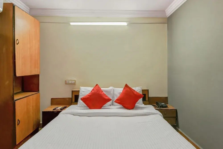 OYO 26562 Dazzle Lodge