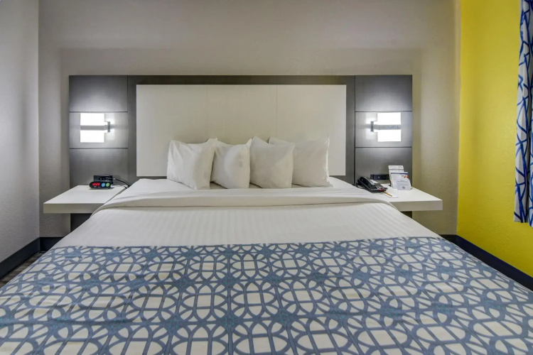 Emerald Coast Inn & Suites