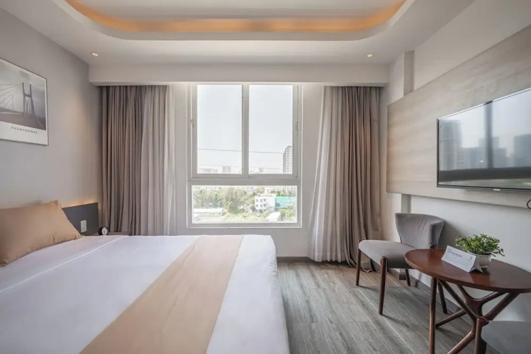 Deluxe Double room with city view