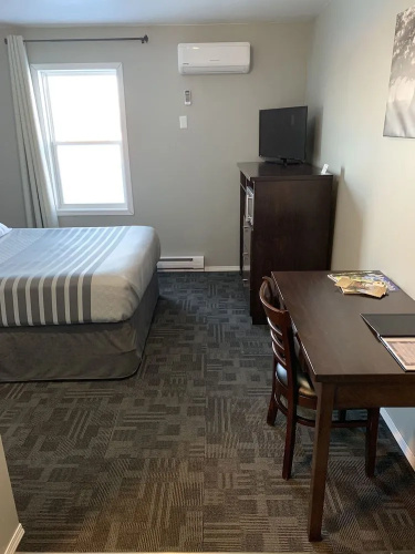 TaLLboys Grill & Pub Motel