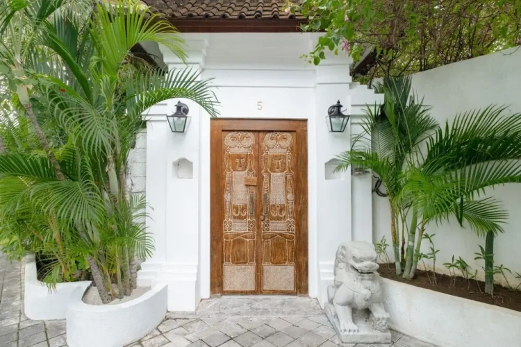 3 Bedrooms Family Basement Villa with garden view