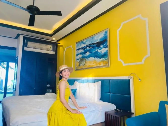 Suite with pool view