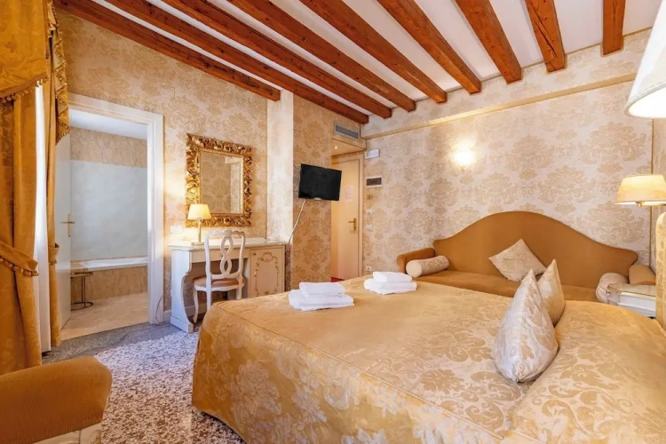 Classic Triple room