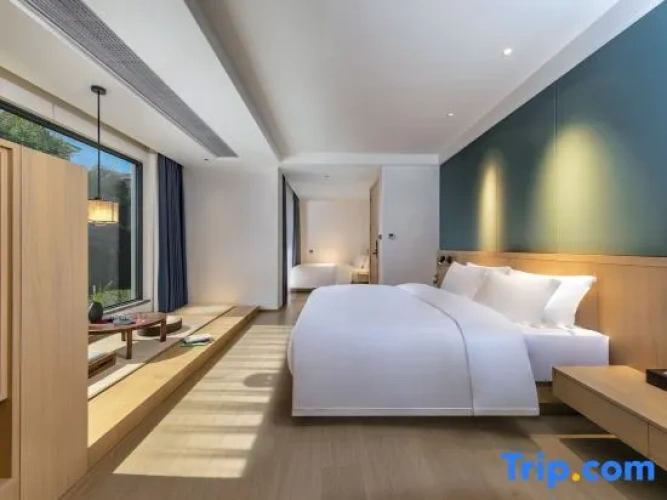 6 Bedrooms Villa