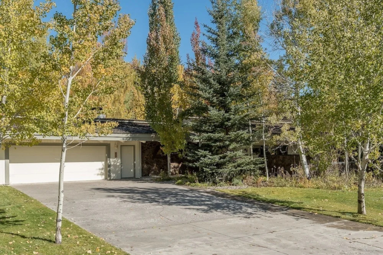Saddle Road Home 104 by RedAwning