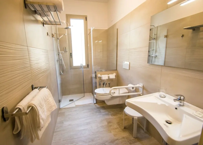 Standard Triple room