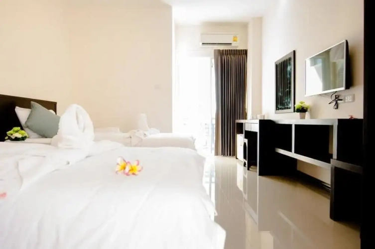 Standard Twin room with balcony