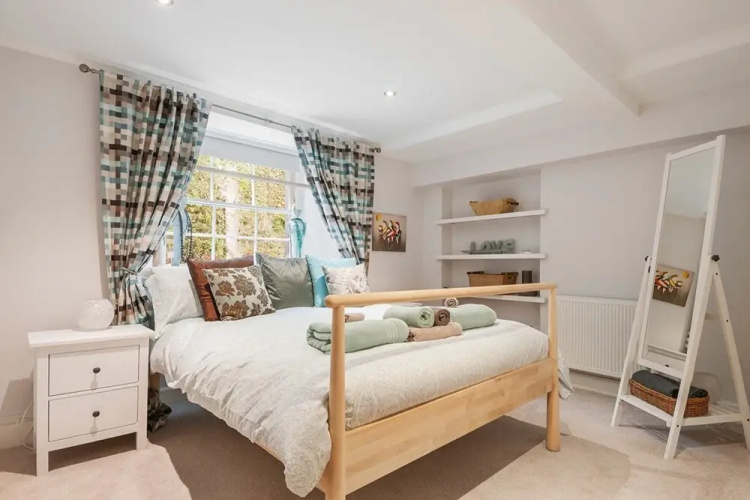 1 Bedroom Georgian Flat In New Town