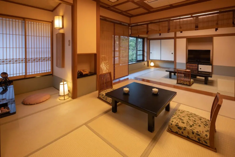 Hakone Kamon
