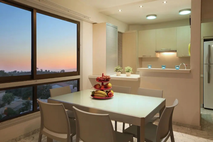 Mackenzie Seafront Suite