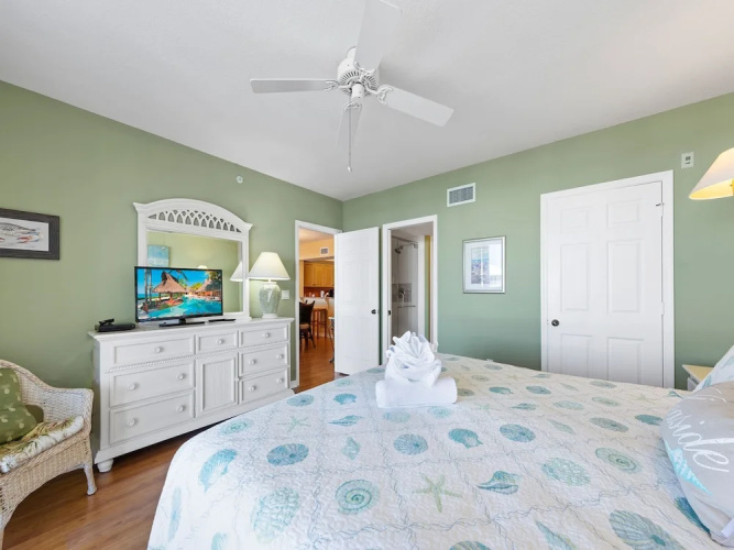 Hibiscus Pointe