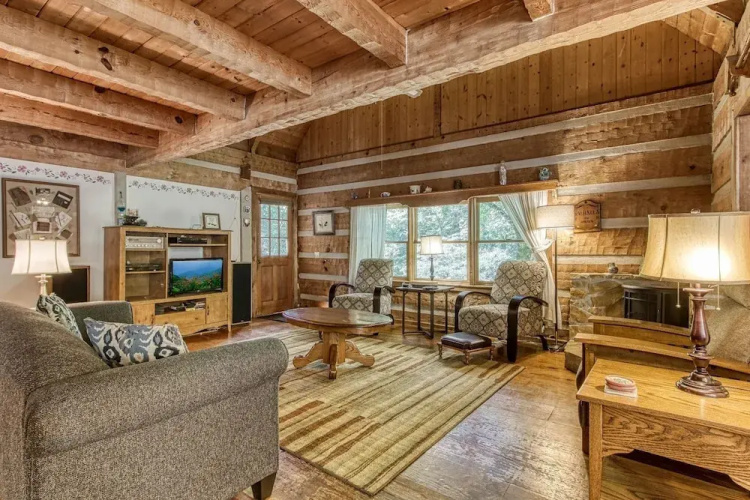 Valhalla - Private Rustic Getaway 2 Bedroom Cabin by RedAwning