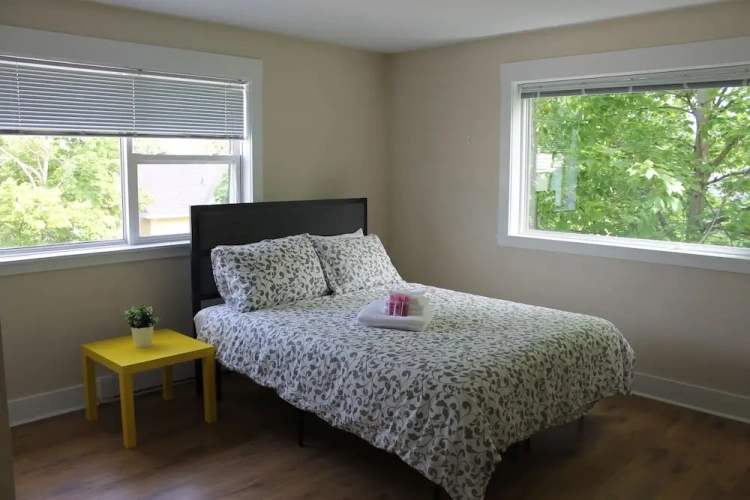 4 Bedrooms Standard Quadruple Family Basement room