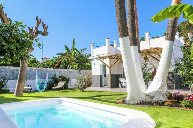 2 Bedrooms Villa