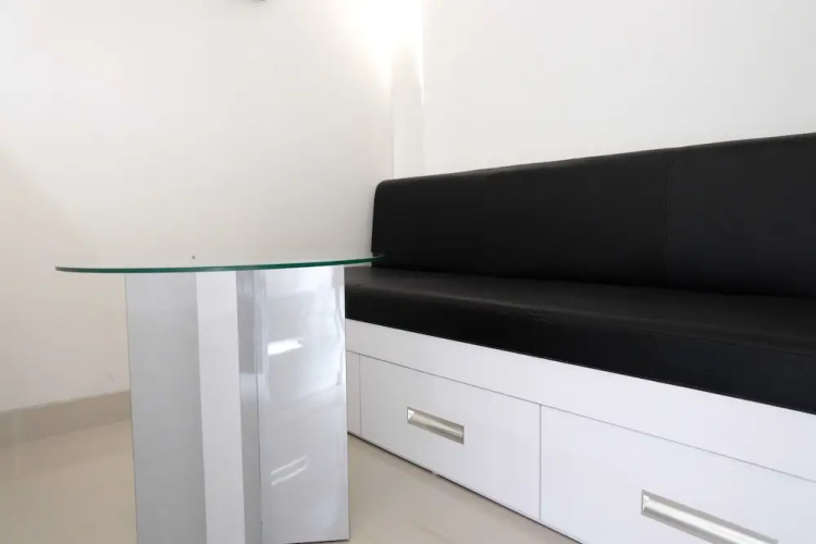 Comfy Studio Room @ Oasis Apartment By Travelio