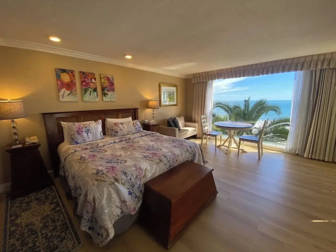 Deluxe Quadruple room with balcony and with ocean view