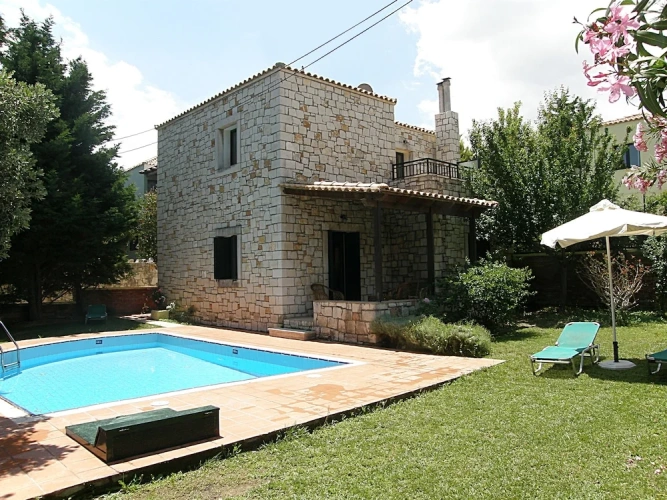 2 Bedrooms Villa