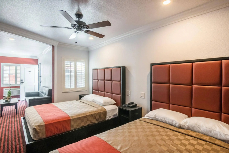 Rodeway Inn & Suites