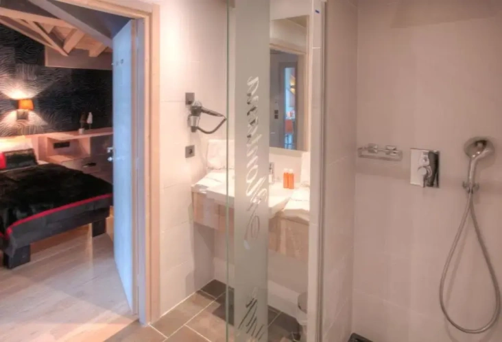 3 Bedrooms Apartment