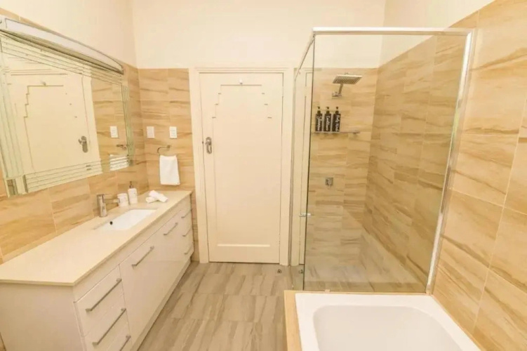Hillside Cottage │ Comfy, Spacious, Walk to CBD & Stannies