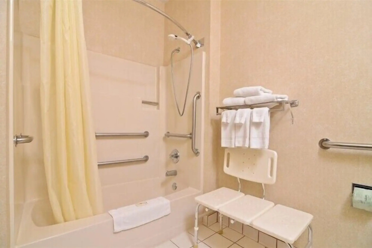 Quality Inn at Collins Road - Cedar Rapids