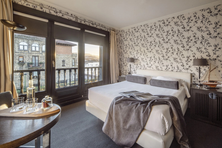 Hotel Embarcadero Over view