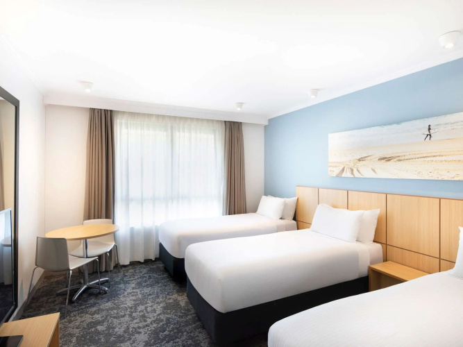 Standard Triple room