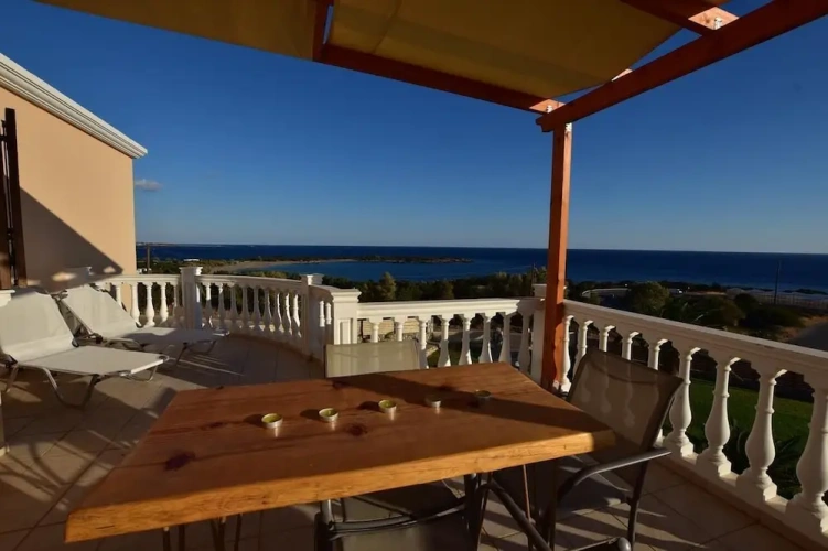 4 Bedrooms Villa