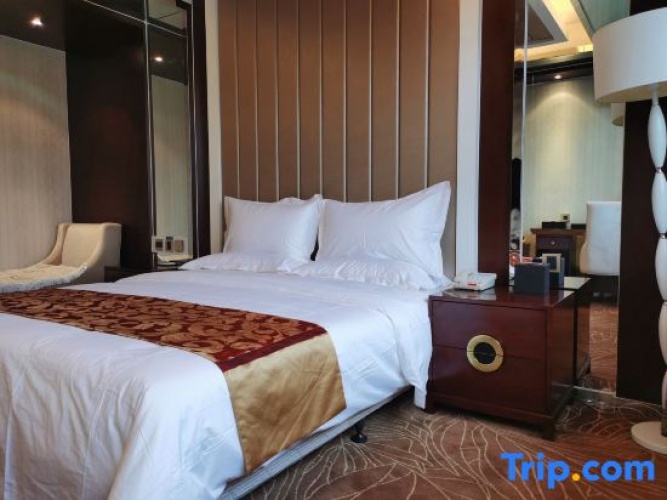 Suite with mountain view