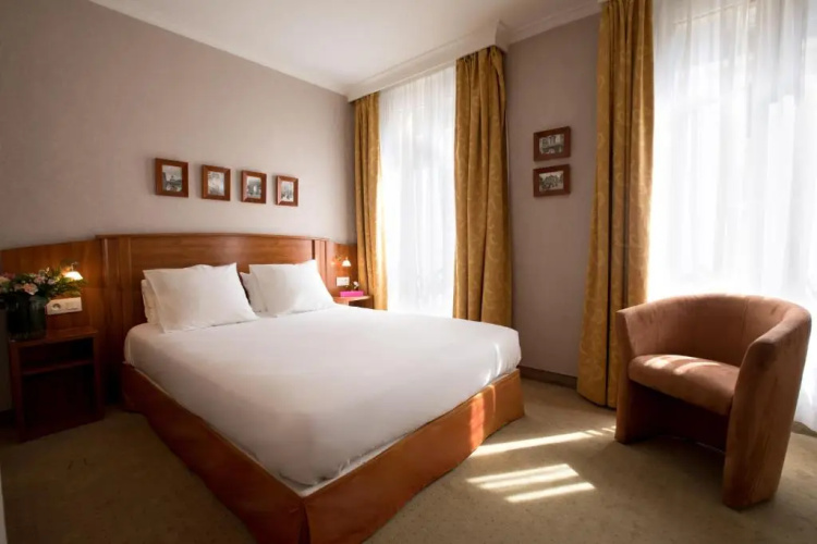 Elysees Opera Hotel