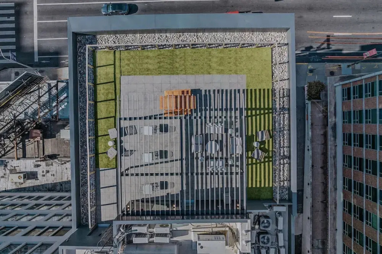 Sosuite One Bed Apt Plus w Rooftop, Gym, Laundry