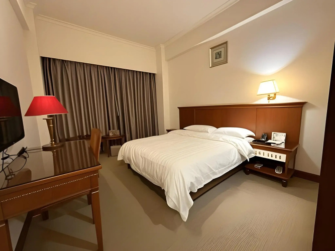 Five Rams City Hotel