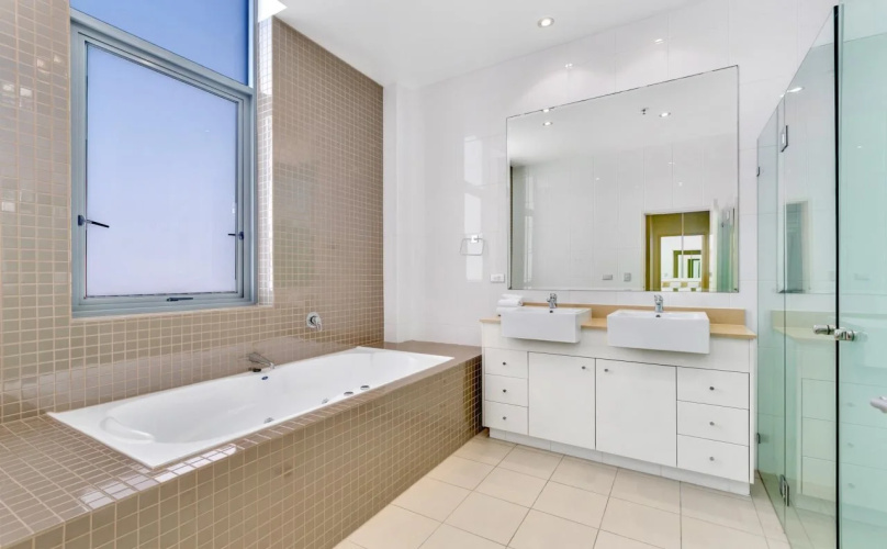 Solaire Apartments