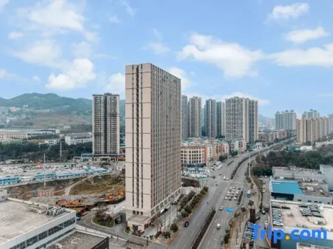 Platinum Hotel (Eight kilometer Light Rail Station Branch)
