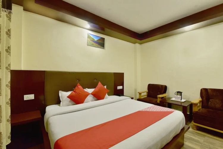 OYO 19498 Hotel Tridev