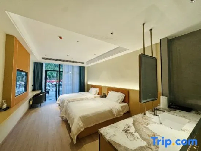 Standard Double room with balcony and with mountain view