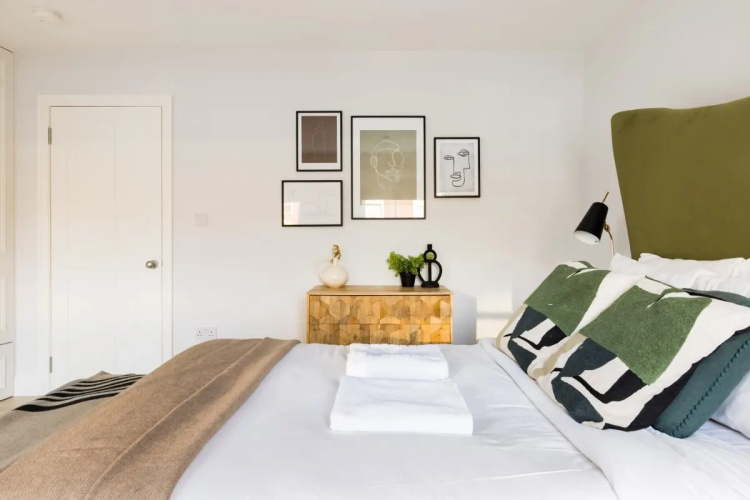 The Margravine Maisonette - Modern & Bright 2BDR Flat