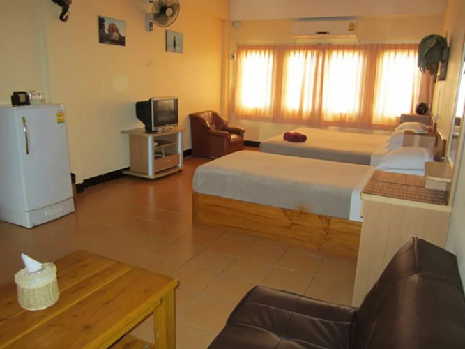 Funky Monkey Guesthouse & Tours