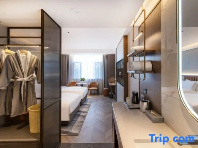 Standard Twin room with city view