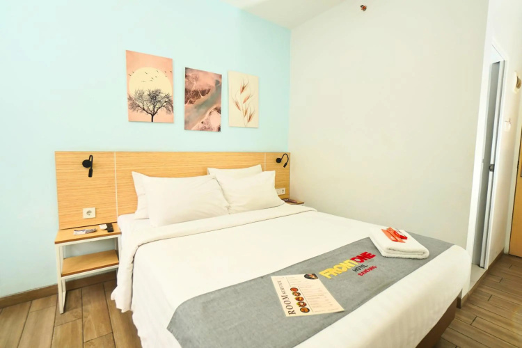 Front One Hotel Pasir Koja Bandung