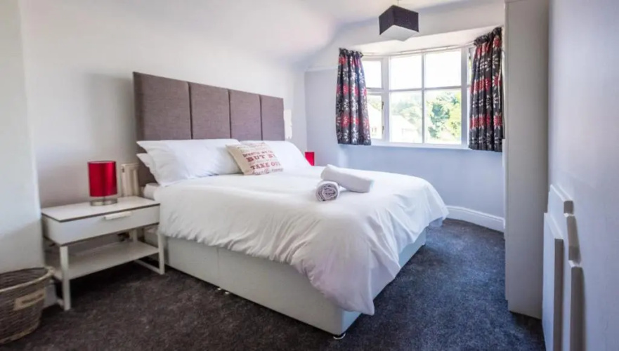 Newlyn House - Sleeps 11