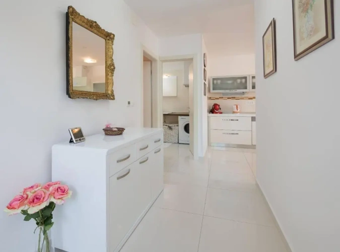 4 Bedrooms Cottage