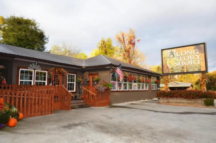 RiverGate Mountain Lodge & Wedding Chapel