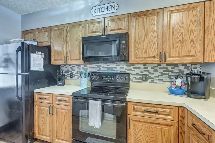Steps to Ocean: Convenient Myrtle Beach Townhome!