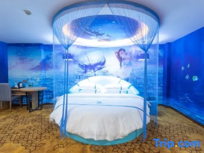 Standard Double room with city view