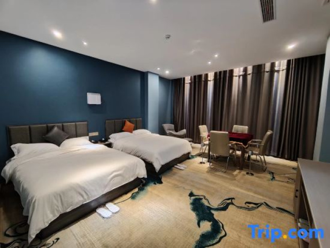 Weining Yueminlong Hotel