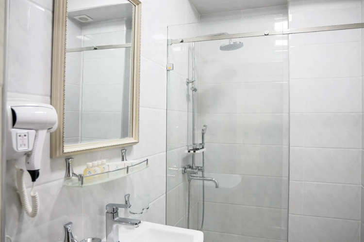 Level Business Hotel