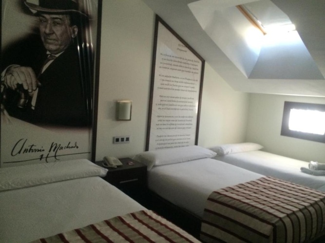 Standard Triple room