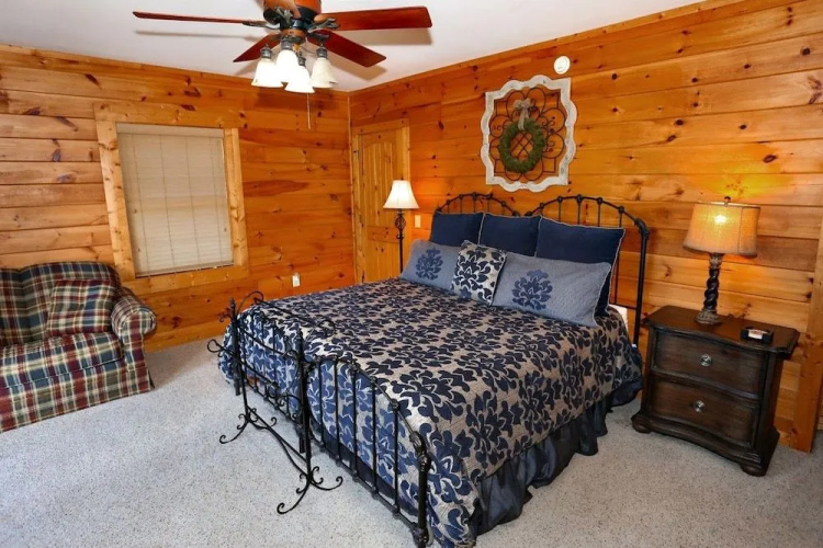 Mountaintop Paradise - 4 Br cabin by RedAwning
