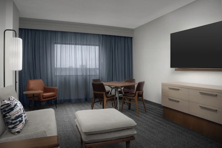 1 Bedroom Suite